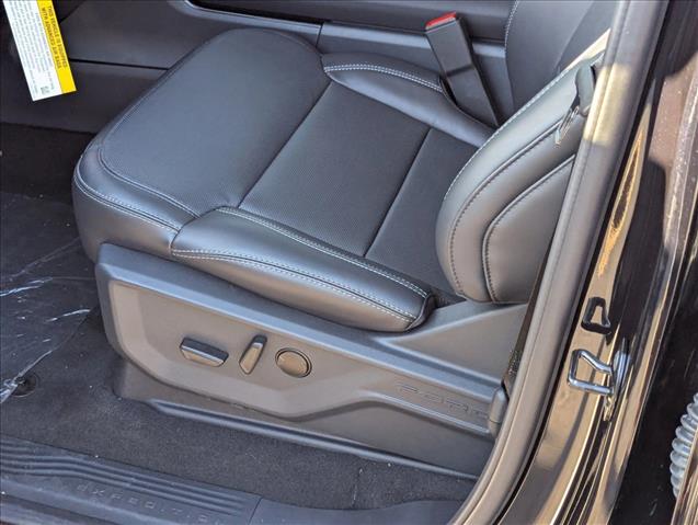 2025 Ford Expedition MAX Platinum photo 4