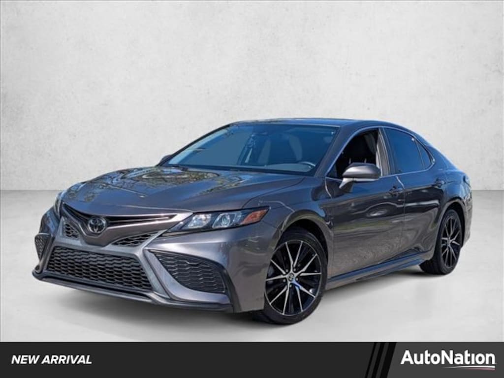 Used 2022 Toyota Camry SE Sedan