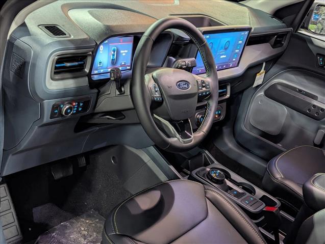 2025 Ford Maverick photo 3