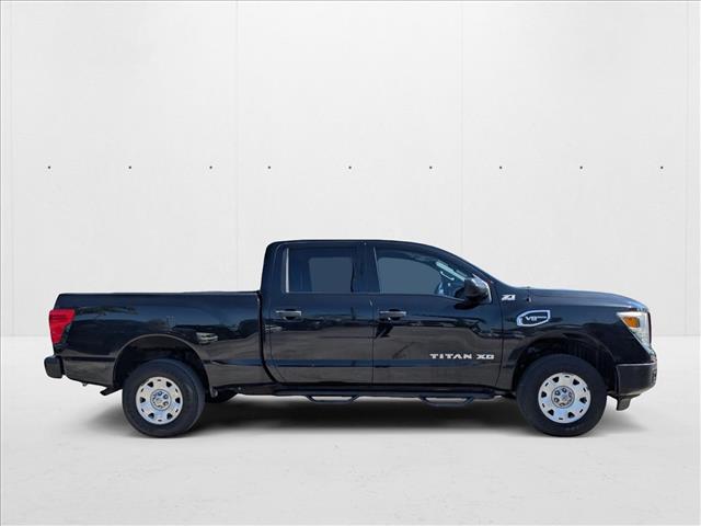 2017 Nissan Titan Crew Cab S photo 4