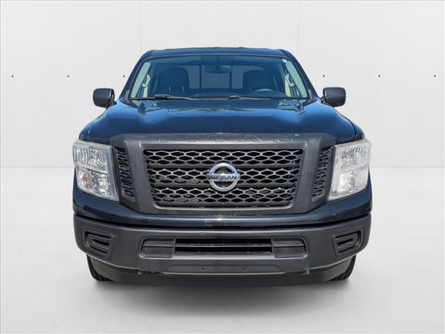 2017 Nissan Titan Crew Cab S photo 2