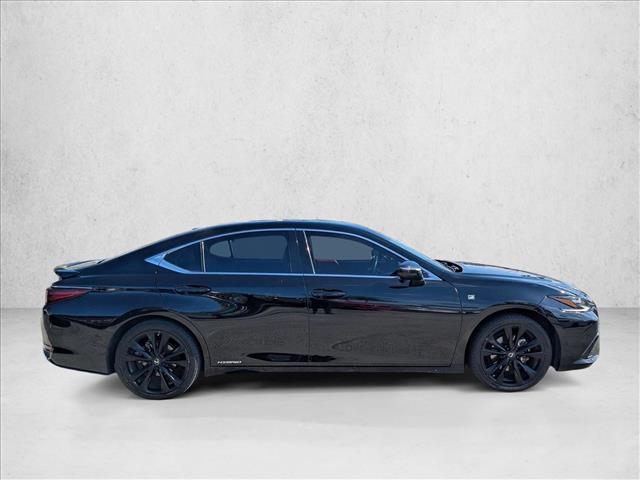2022 Lexus ES 300h F SPORT photo 2