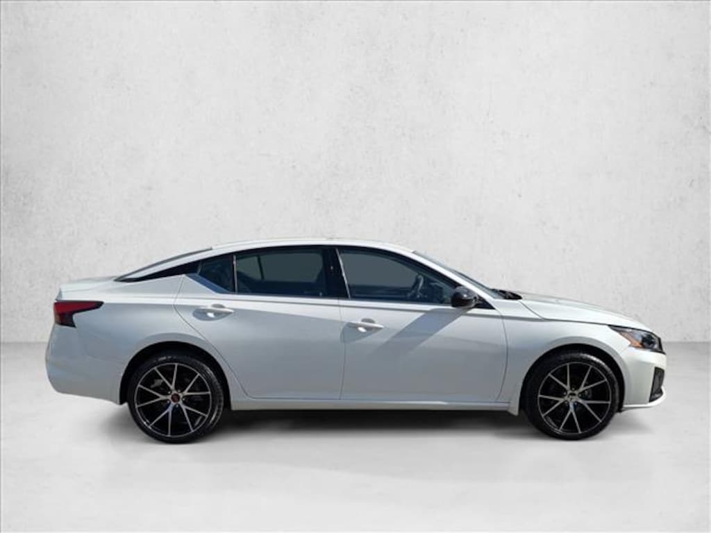 Used 2025 Nissan Altima SR Sedan