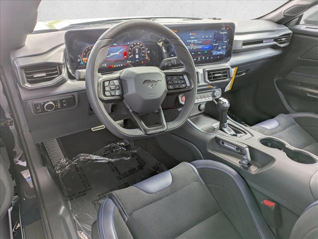 2025 Ford Mustang Dark Horse Deluxe photo 3