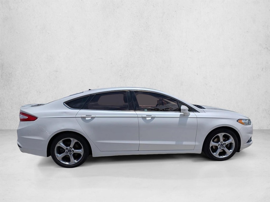 Used 2013 Ford Fusion SE Sedan