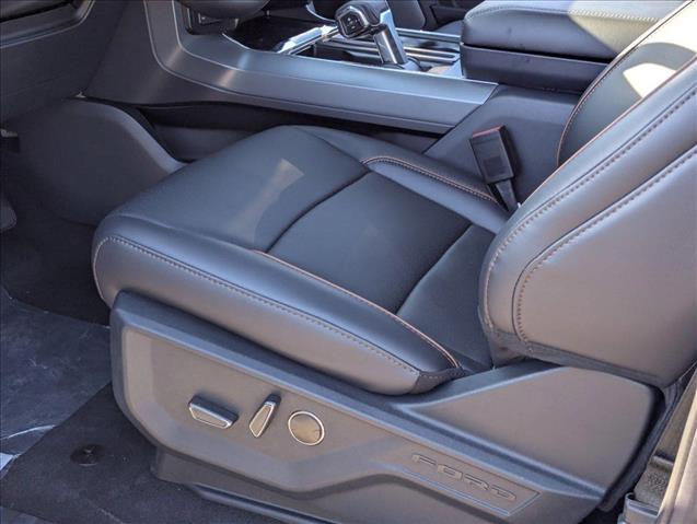 2025 Ford F-150 Lariat photo 4