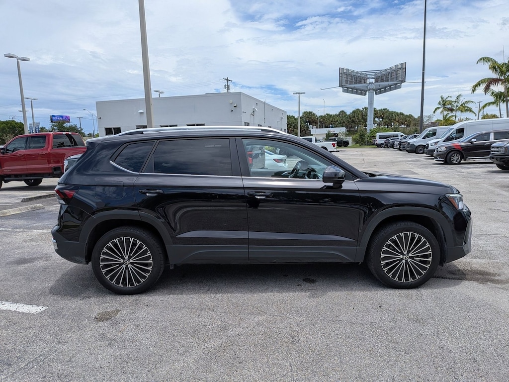 Used 2025 Volkswagen Taos SE SUV