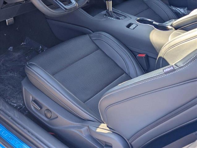 2025 Ford Mustang EcoBoost Premium photo 4