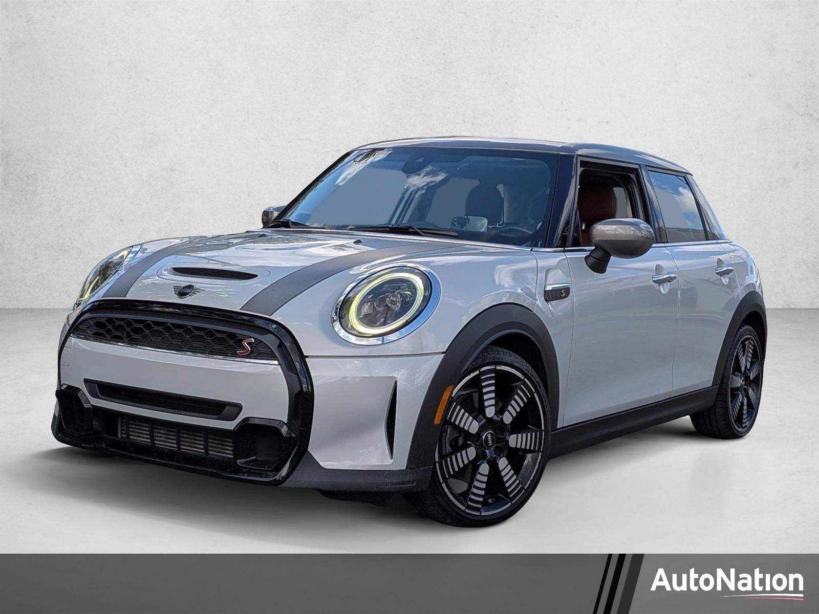 2023 MINI Hardtop Cooper S's photo