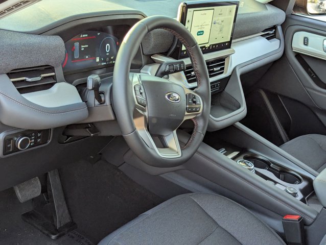 2025 Ford Explorer photo 3