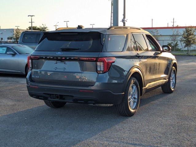 2025 Ford Explorer photo 2