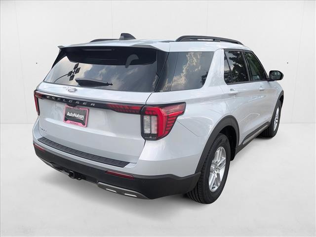 2025 Ford Explorer photo 4