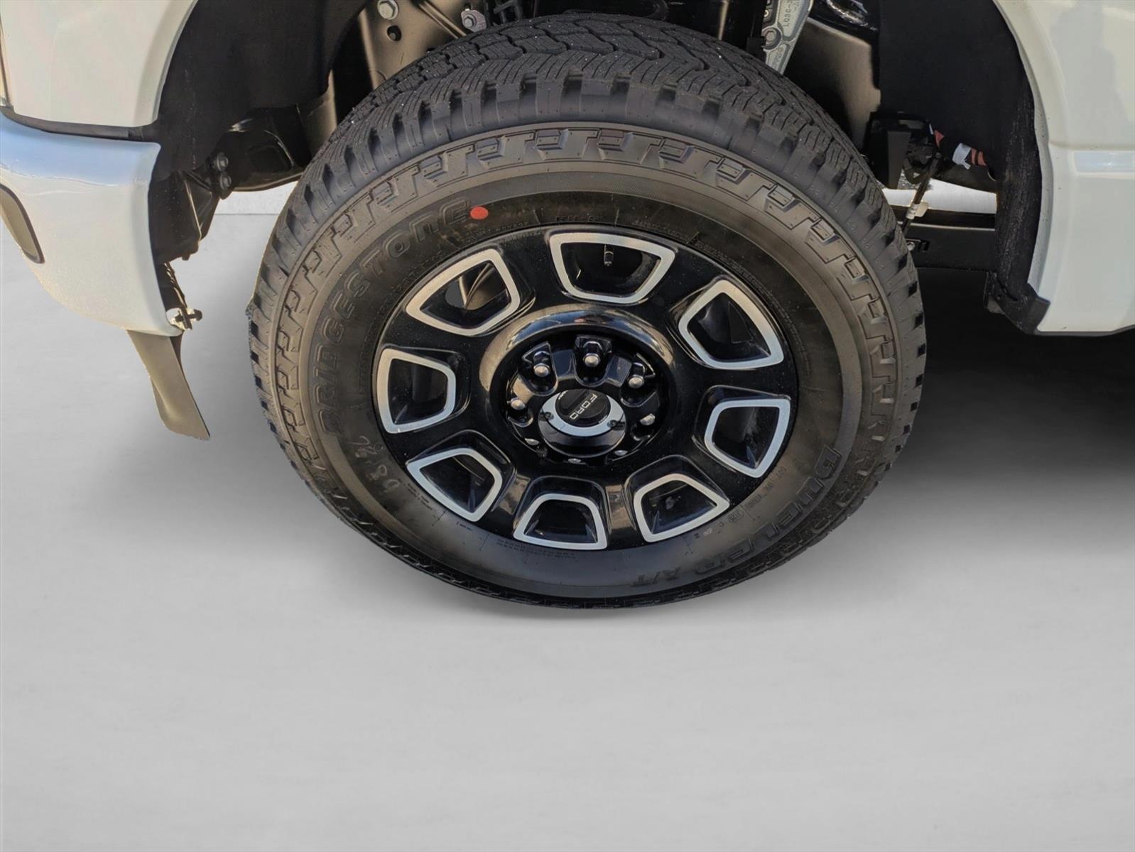 2026 Ford F-350 Super Duty Platinum - Photo 9