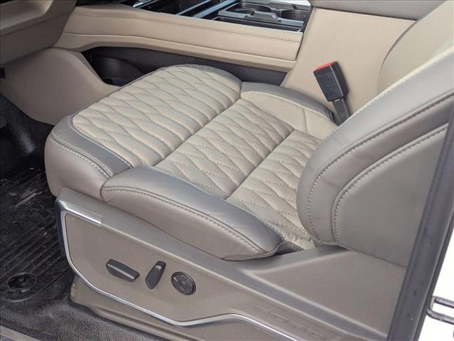 2025 Ford F-250 Platinum photo 4