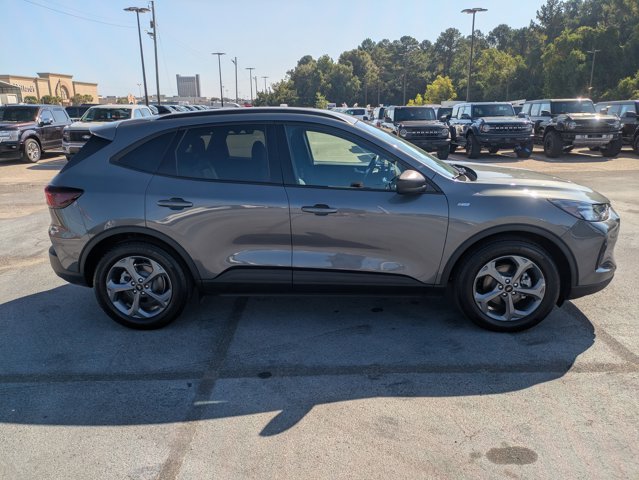 2025 Ford Escape ST-Line photo 4