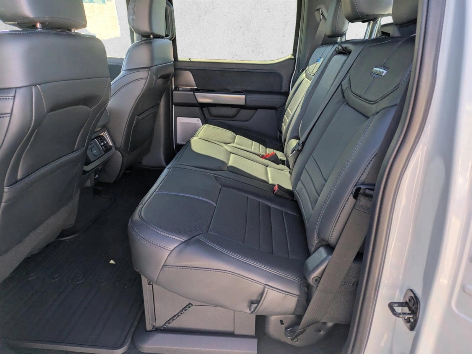 2026 Ford F-350 Super Duty Platinum - Photo 15