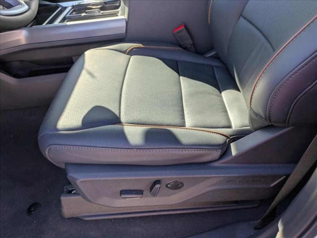 New 2025 Ford F-250 LARIAT Truck Crew Cab