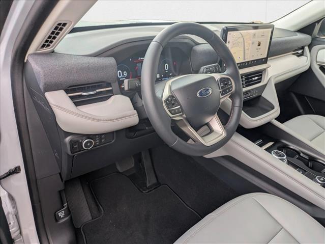 2025 Ford Explorer photo 2