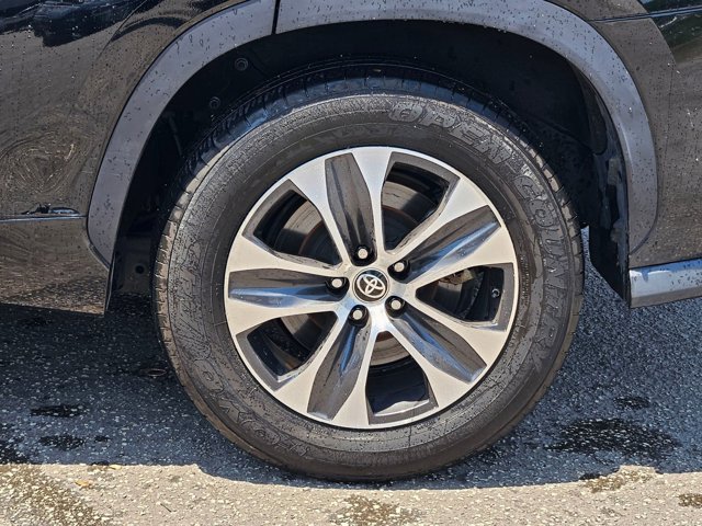 2022 Toyota Highlander XLE photo 4
