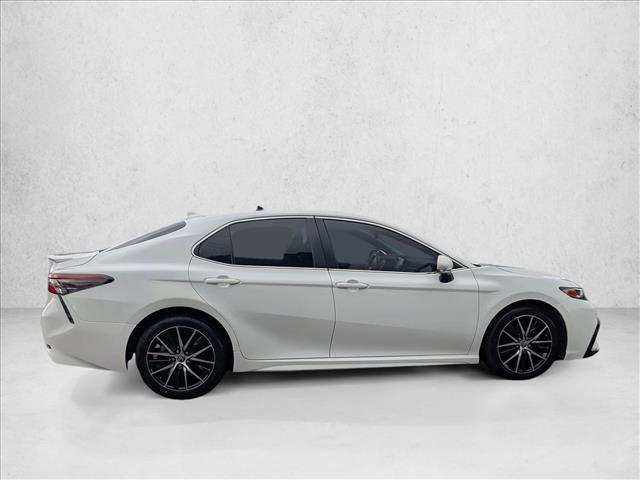 2022 Toyota Camry SE photo 4