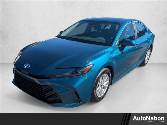 2025 Toyota Camry LE's photo