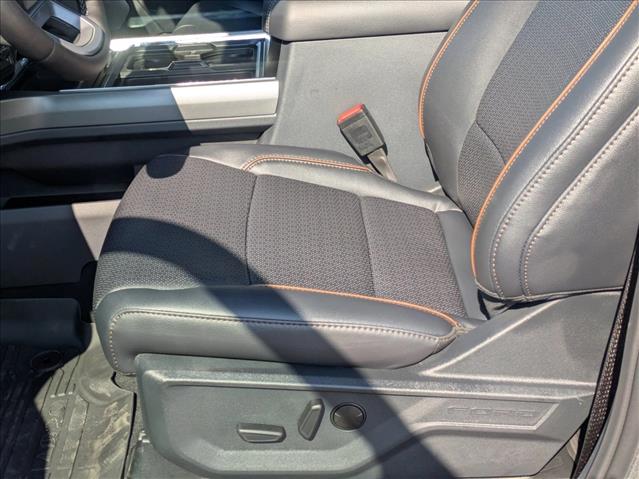 2025 Ford F-250 Lariat photo 2