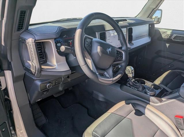 2025 Ford Bronco Outer Banks photo 2