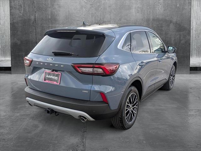2025 Ford Escape Titanium photo 4