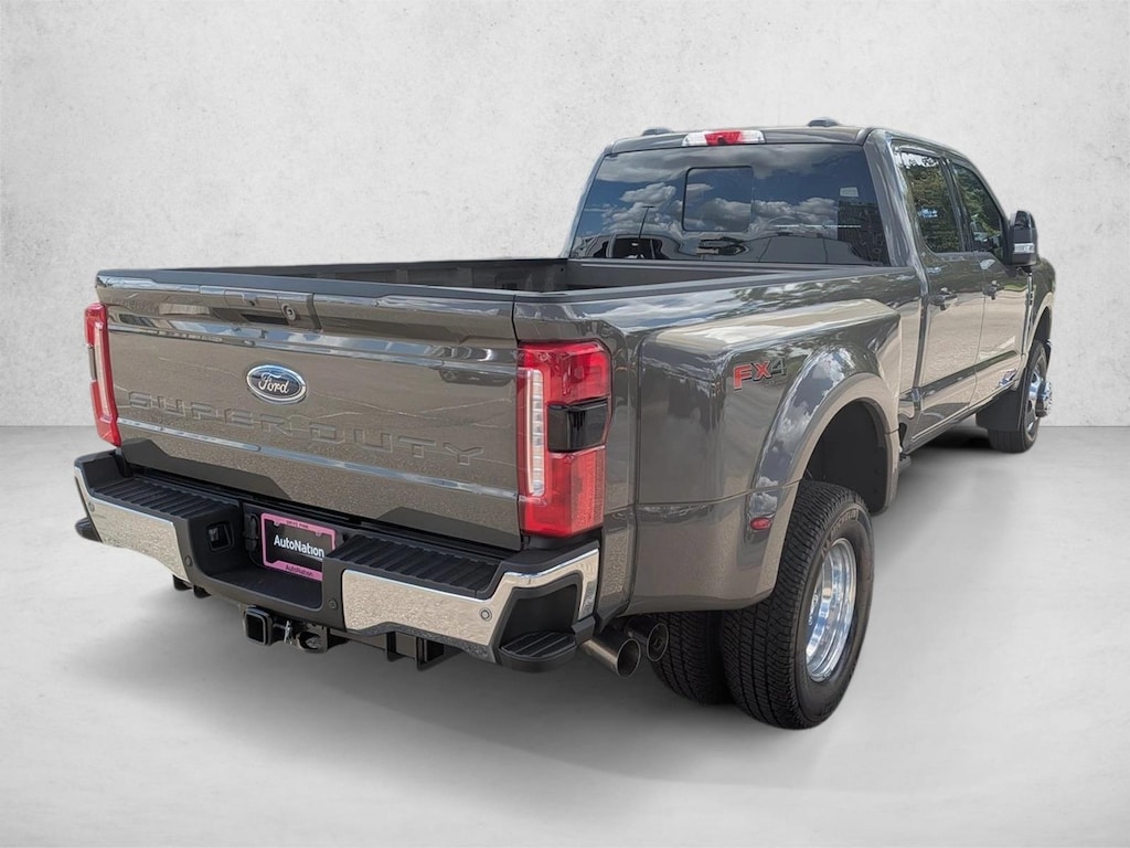 New 2026 Ford F-350 LARIAT Truck Crew Cab