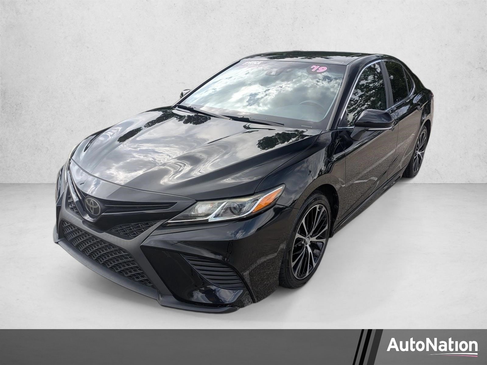 2019 Toyota Camry 2.5 Auto SE's photo