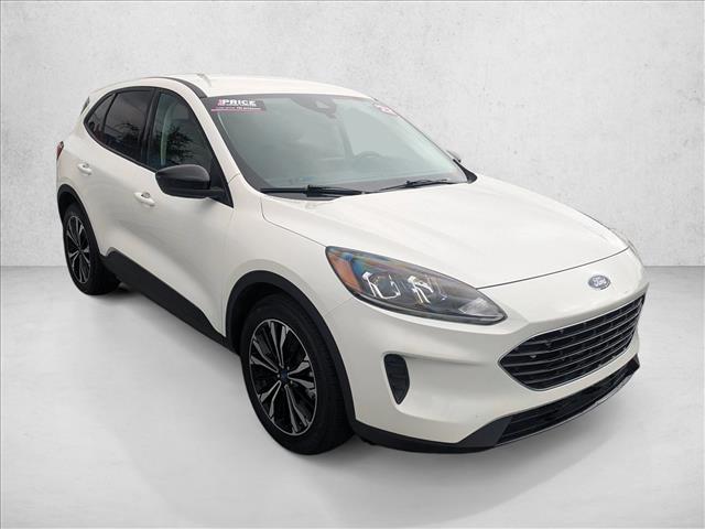 2022 Ford Escape SE photo 3