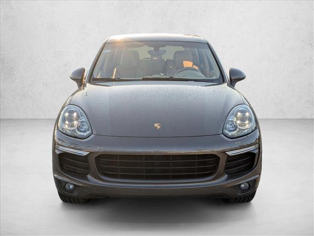 2016 Porsche Cayenne photo 2