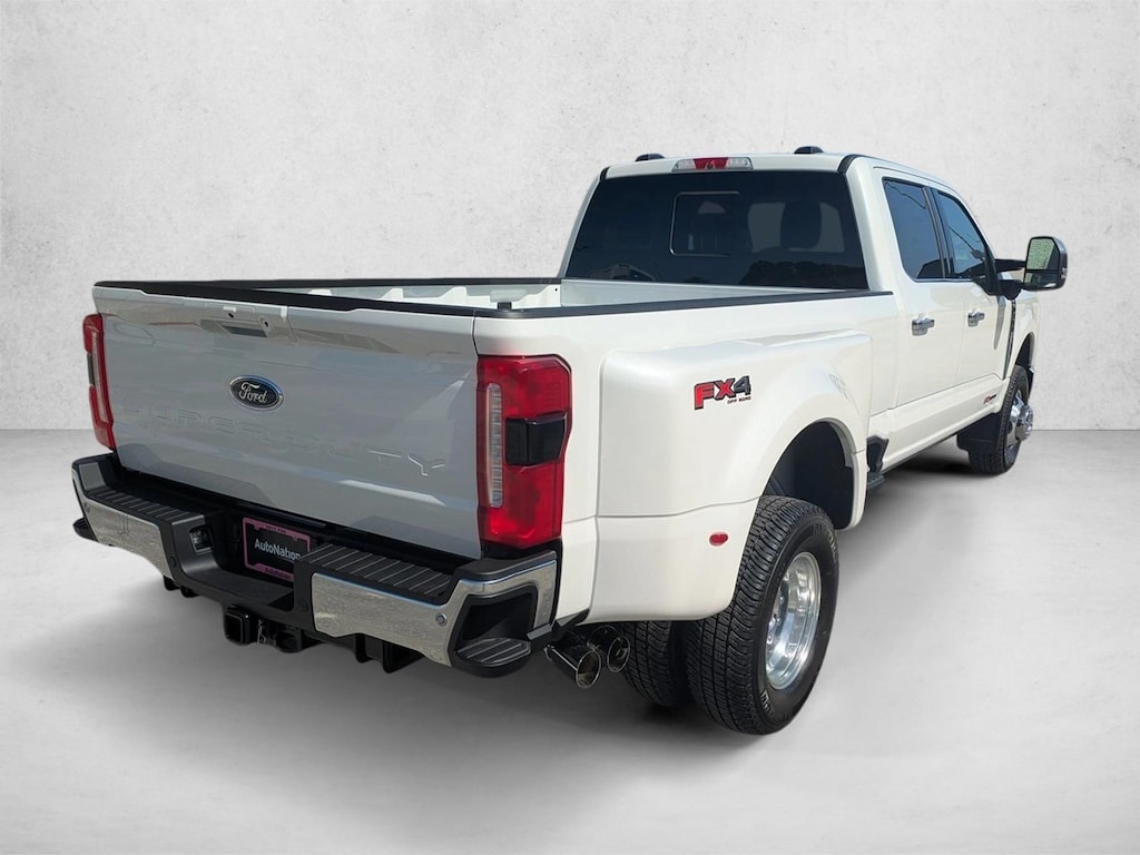 New 2026 Ford F-350 LARIAT Truck Crew Cab