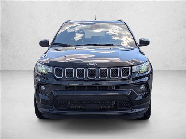 2024 Jeep Compass Latitude photo 2