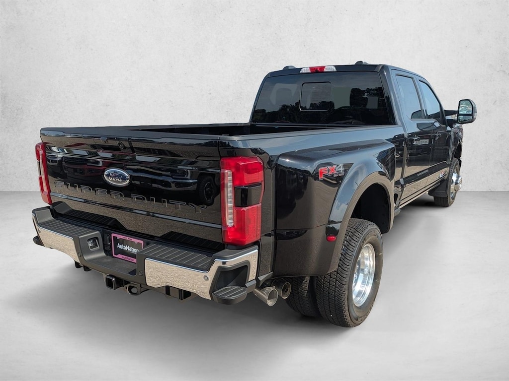 New 2026 Ford F-350 LARIAT Truck Crew Cab