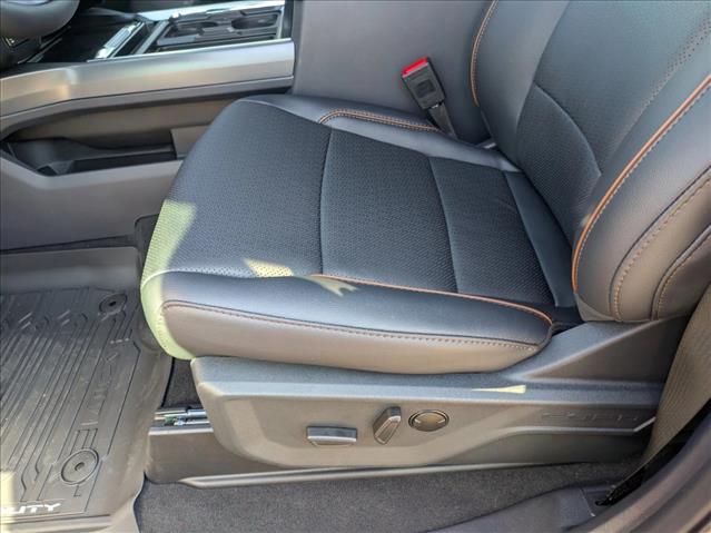 2025 Ford F-350 Lariat photo 3