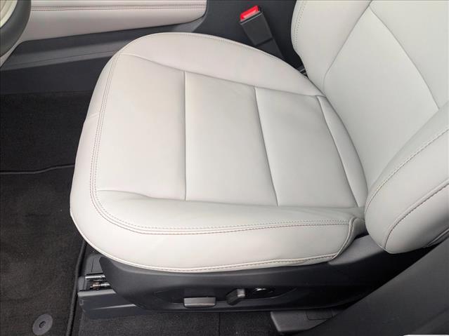 2025 Ford Explorer photo 3