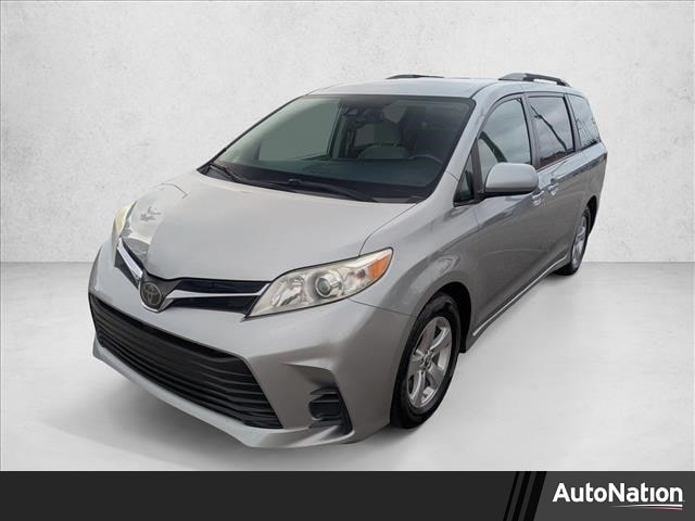 2020 Toyota Sienna LE's photo