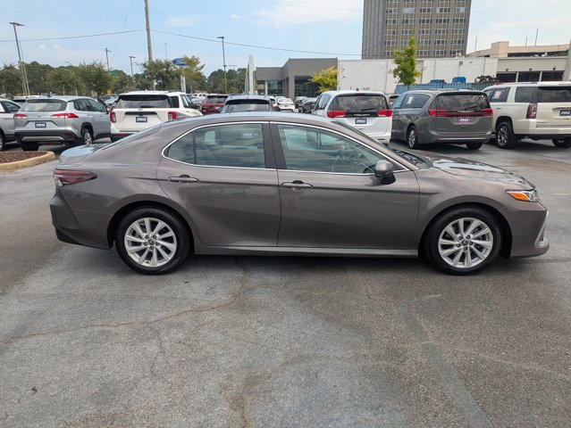 2023 Toyota Camry LE photo 3