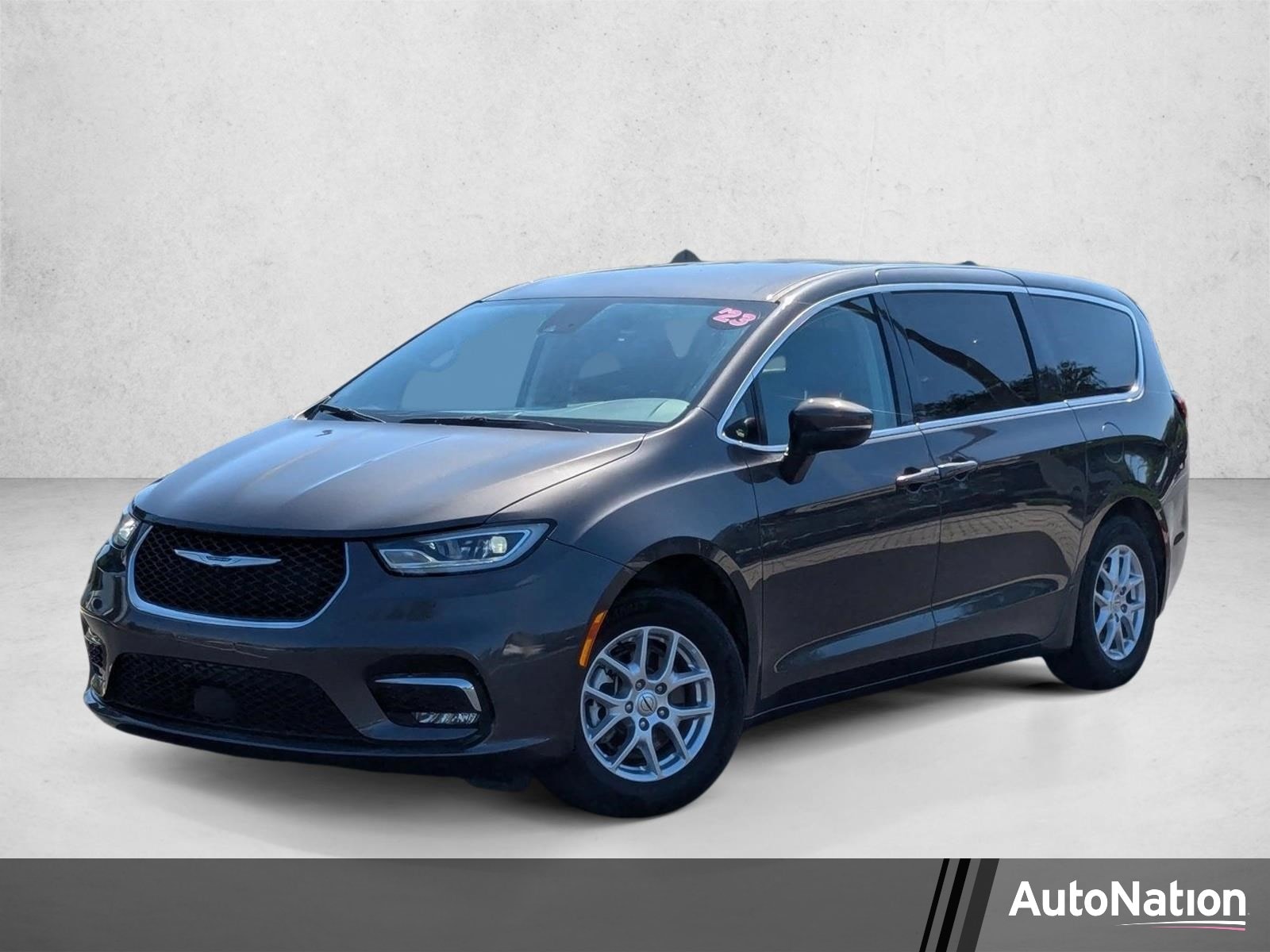 2023 Chrysler Pacifica Touring L's photo