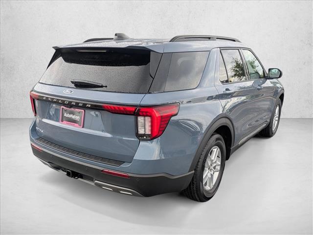 2025 Ford Explorer photo 4