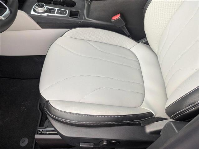 2025 Ford Escape Titanium photo 3