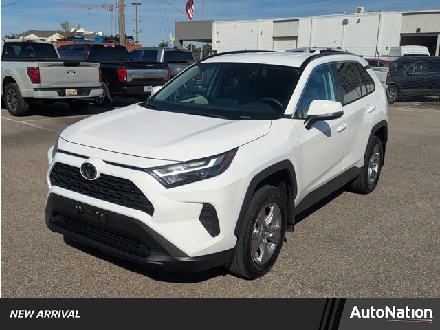 2024 Toyota RAV4 XLE's photo