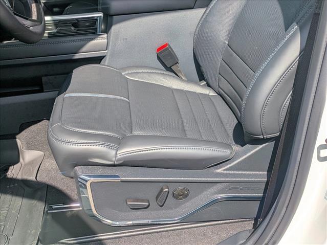 2025 Ford F-350 Platinum photo 3