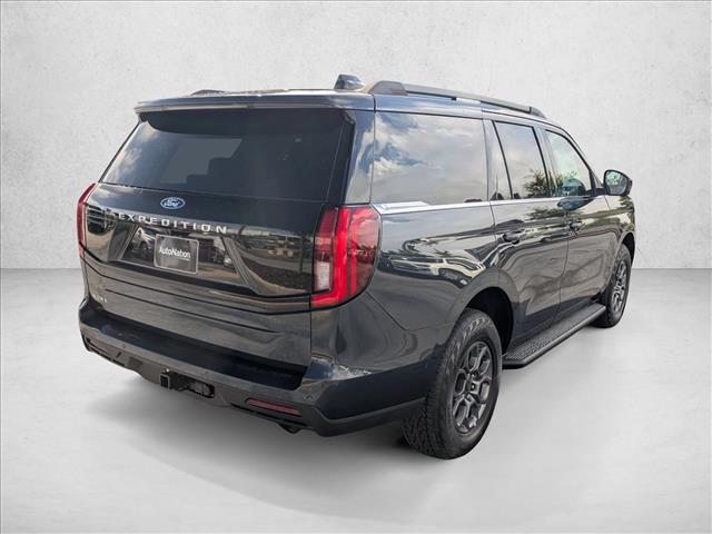 2025 Ford Expedition photo 2