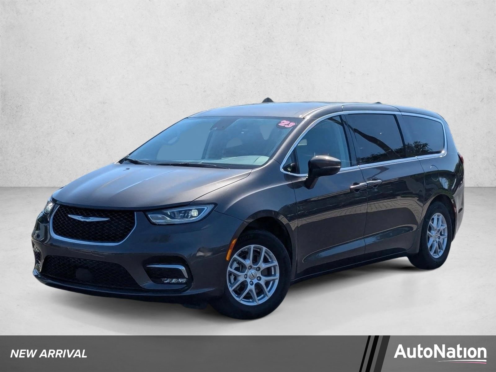 2023 Chrysler Pacifica Touring L's photo