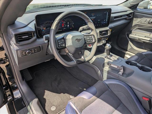 2025 Ford Mustang Dark Horse Deluxe photo 2