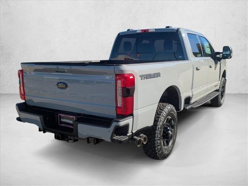 New 2025 Ford F-250 LARIAT Truck Crew Cab