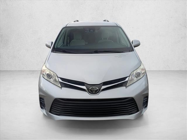 2020 Toyota Sienna LE photo 2