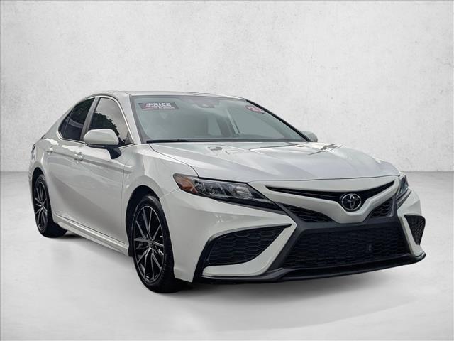 2022 Toyota Camry SE photo 3